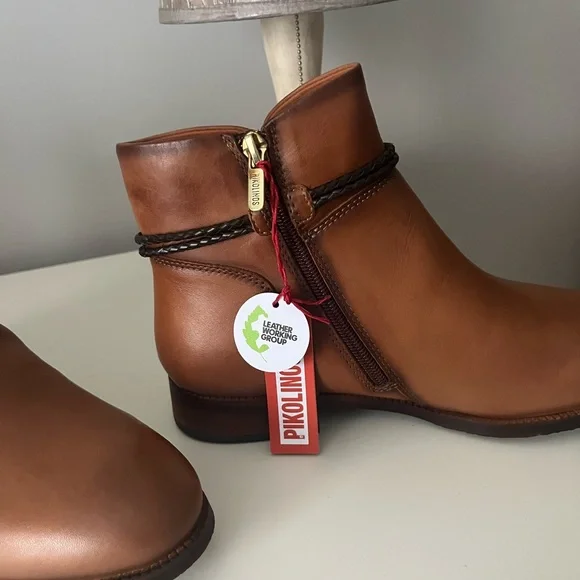 Women’s Tan Leather Ankle Boots NWT - Picture 2 of 4